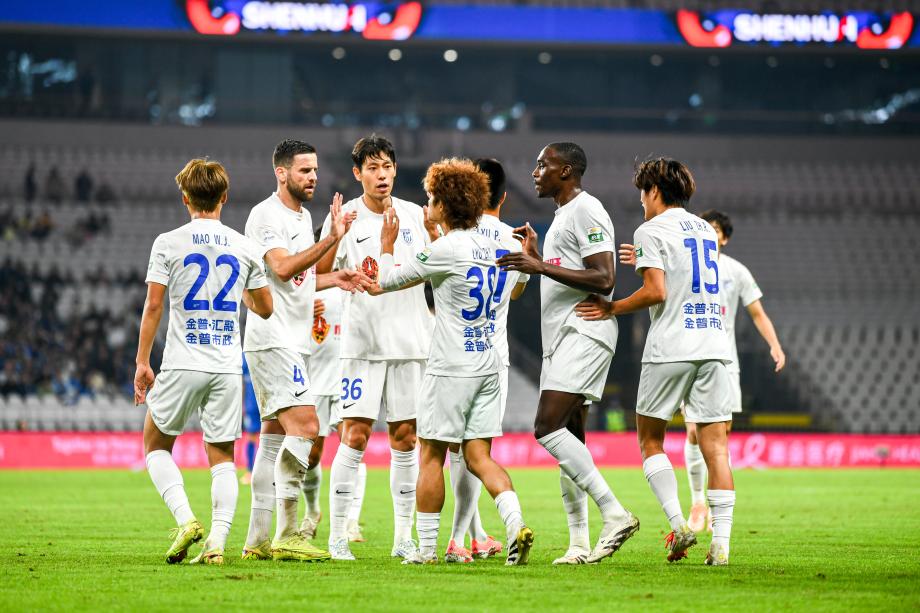 [图]吴曦得分  路易斯破门 上海申花战平大连英博